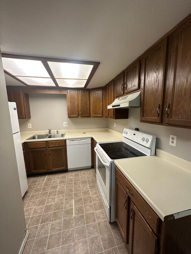 Building Photo - Spacious 2bed/2bath Apartment in unit W/D!