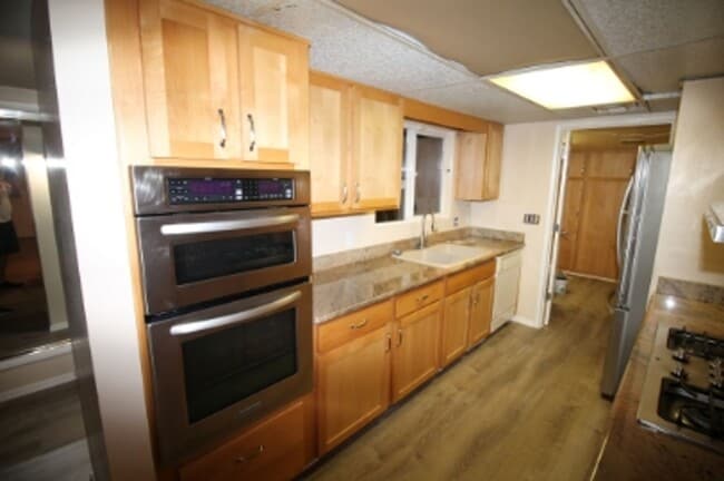 Building Photo - Beautiful Eastside Home