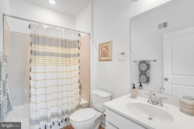 Building Photo - 4975 Longmire Wy