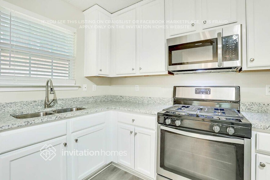 Building Photo - 4855 Larkspur Ln