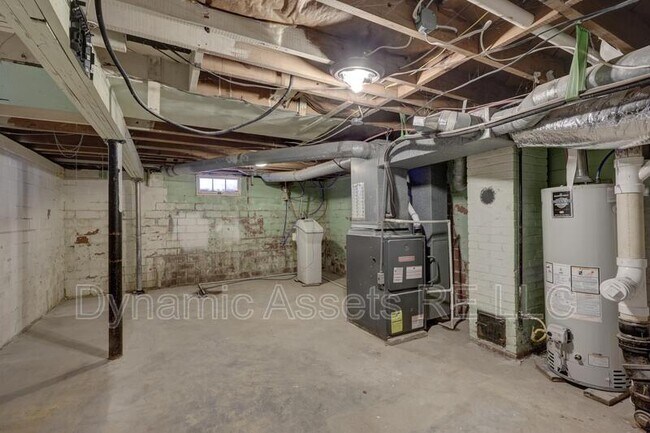 Building Photo - 410 Fieldcrest Dr