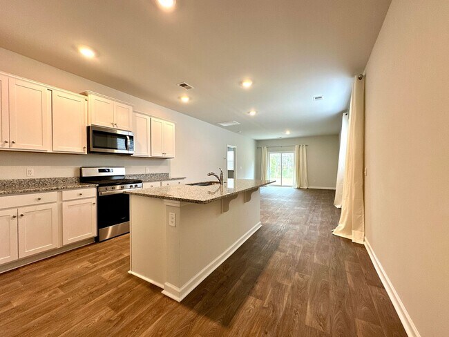 Building Photo - 3/2 home in Pine Hills in Cane Bay of Summerville!