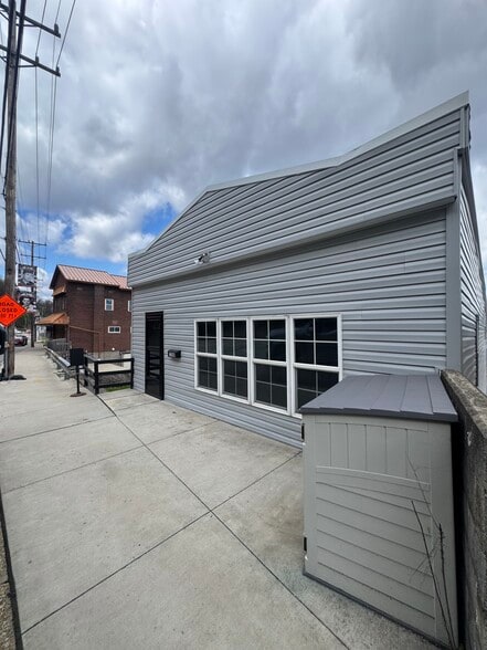 Building Photo - 1548 Island Ave