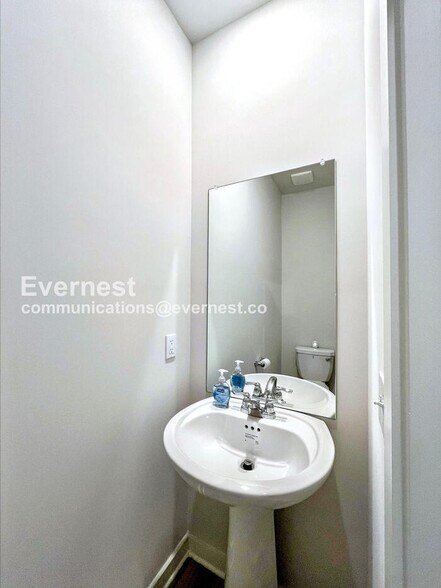 Building Photo - 1624 Manuka Ln