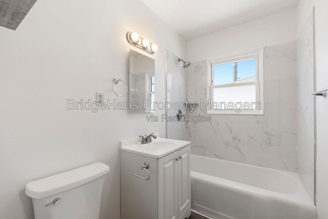 Building Photo - 5124 Benton Pl