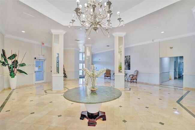 Building Photo - 1351 NE Miami Gardens Dr