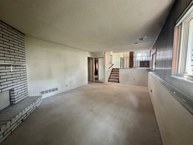 Building Photo - 21669 Tulipwood St
