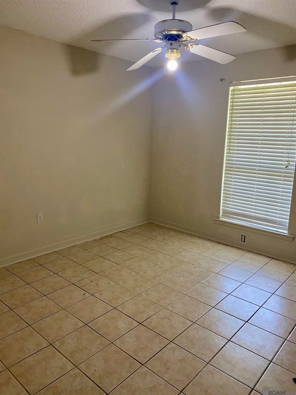 Building Photo - 3087 Farrington Dr