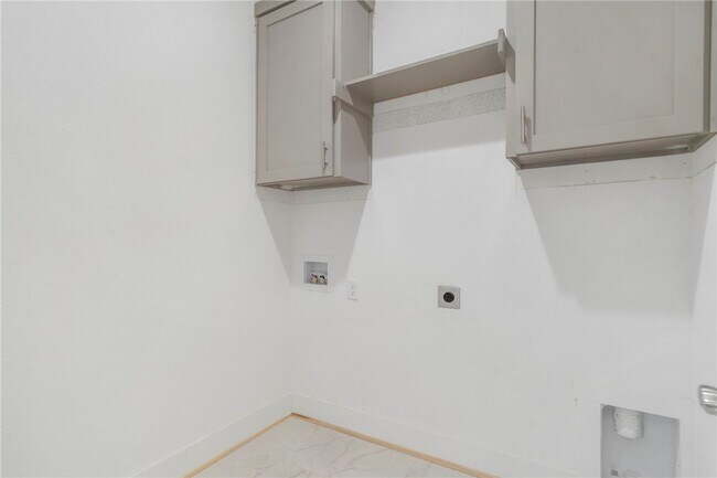 Building Photo - 6902 SW Basswood Ave