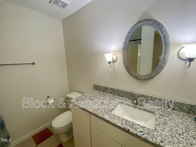 Building Photo - 617 Pine Ridge Pl