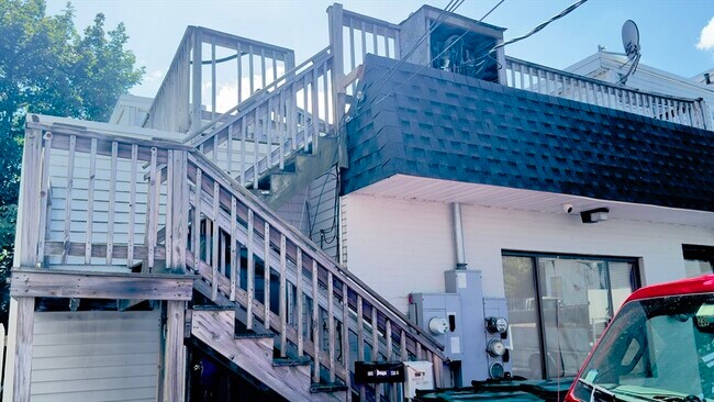 Building Photo - 230 Cumberland Rd