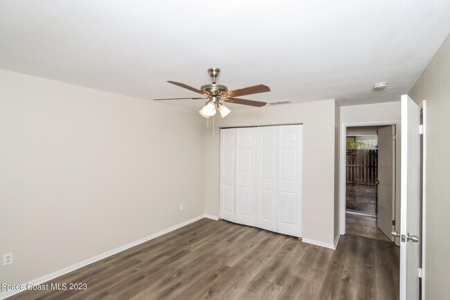 Building Photo - 524 Commodore Ave NW