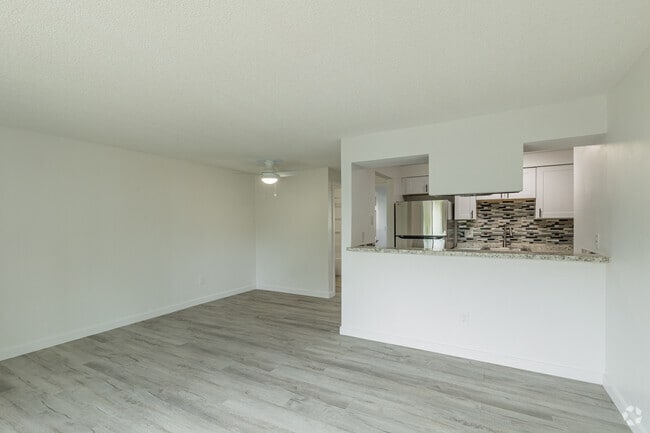 1BR, 1BA - 550SF - Living Room - Images Garden View Apartments