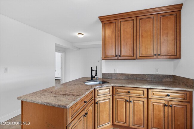 Building Photo - 472 Broadway