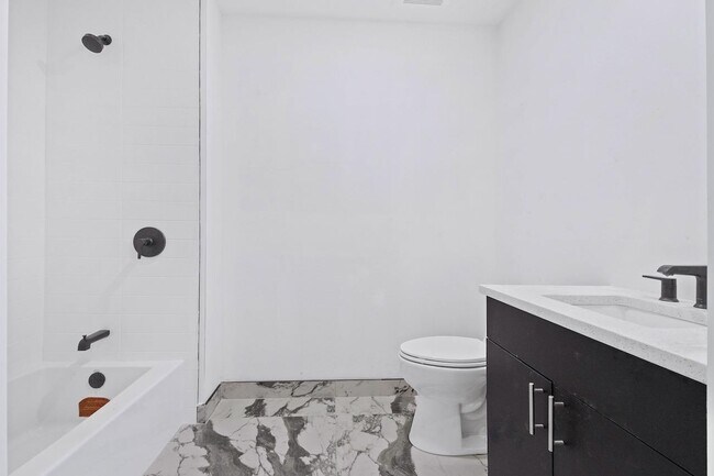 Building Photo - 375 Monmouth St