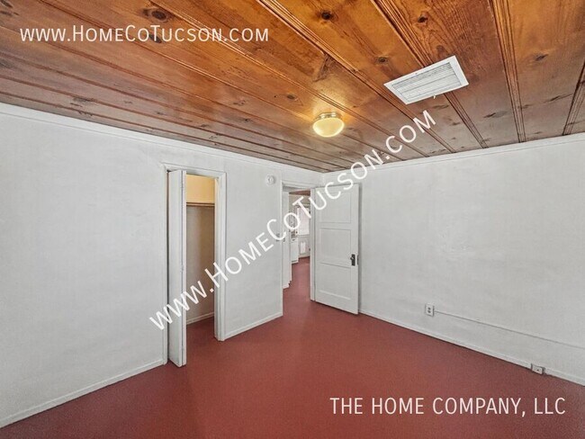 Building Photo - 1733 E Adelaide Dr