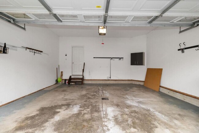 Building Photo - 5825 Crescent Ridge Dr