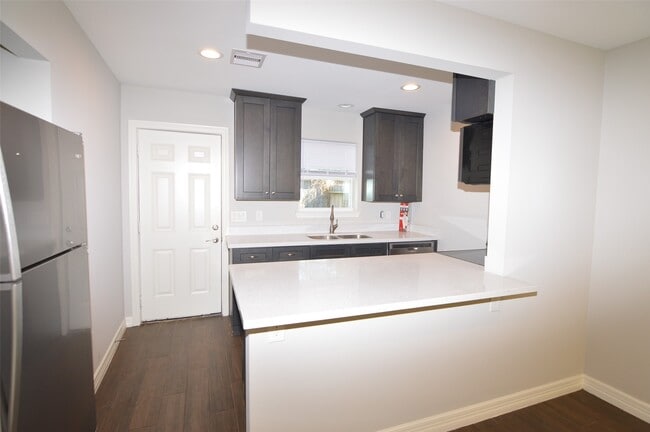 Building Photo - 10002 Neuens Rd