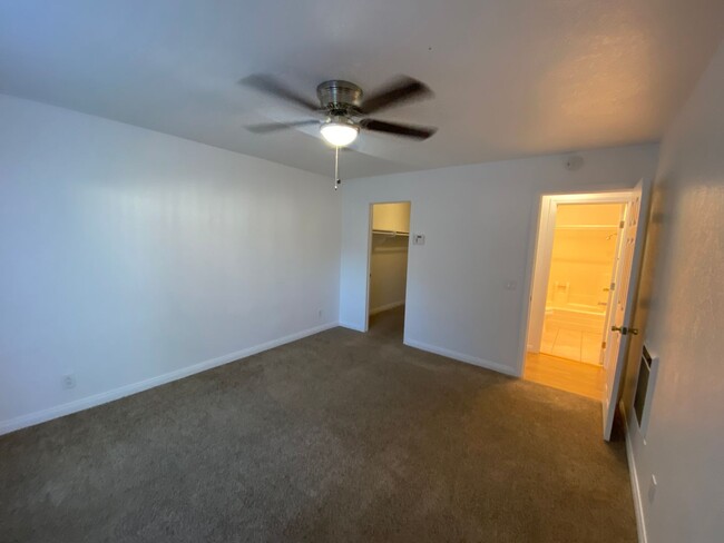 Building Photo - Torrance: 1 Bed 1 Bath Condo - 1 Carport S...