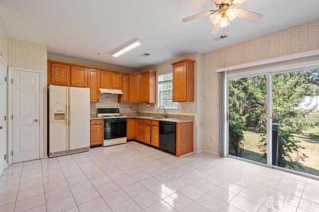 Building Photo - 1209 Blossom Cir