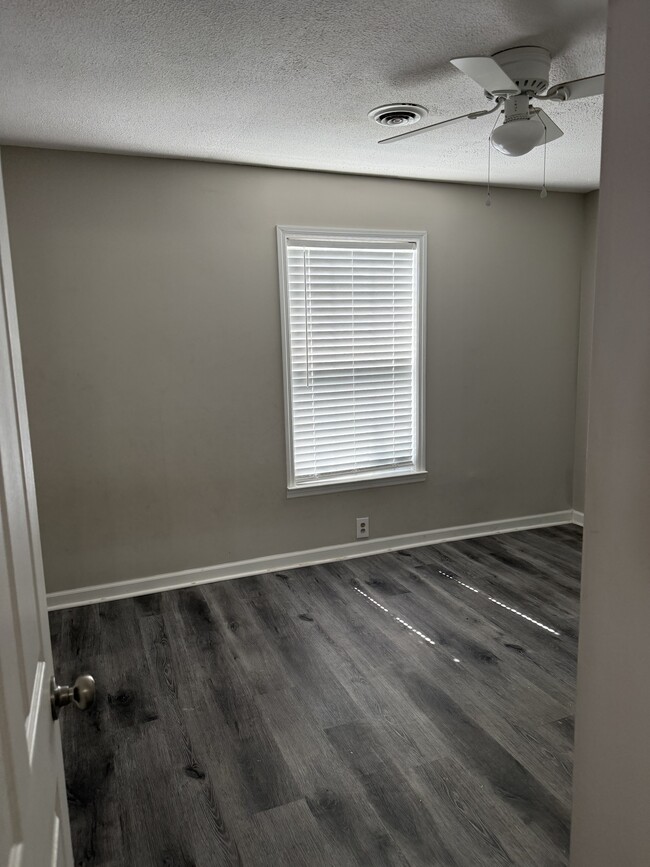 Building Photo - 2412 Leaphart Rd