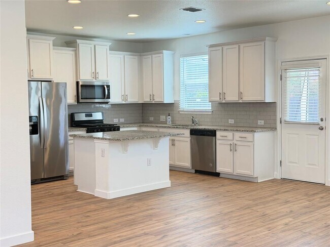 Building Photo - 10321 Forest Grove Dr