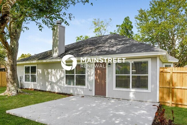 Building Photo - 3 Bedroom Pet-Friendly Home in Jacksonville, FL with Main Street Renewal