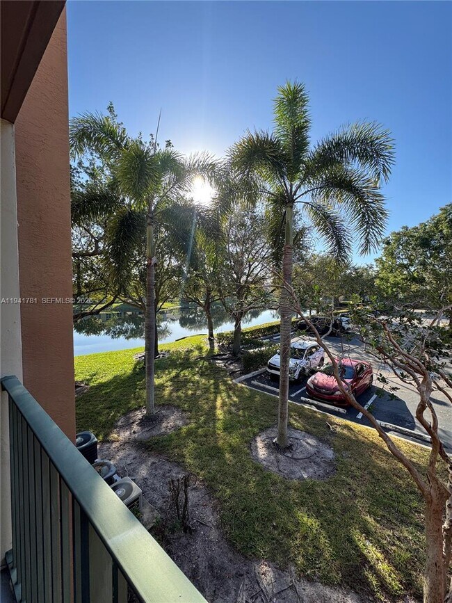 Building Photo - 4840 N State Rd 7