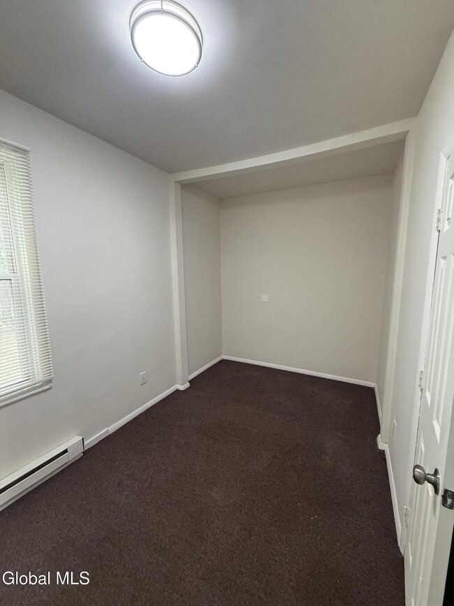 Building Photo - 474 3rd St