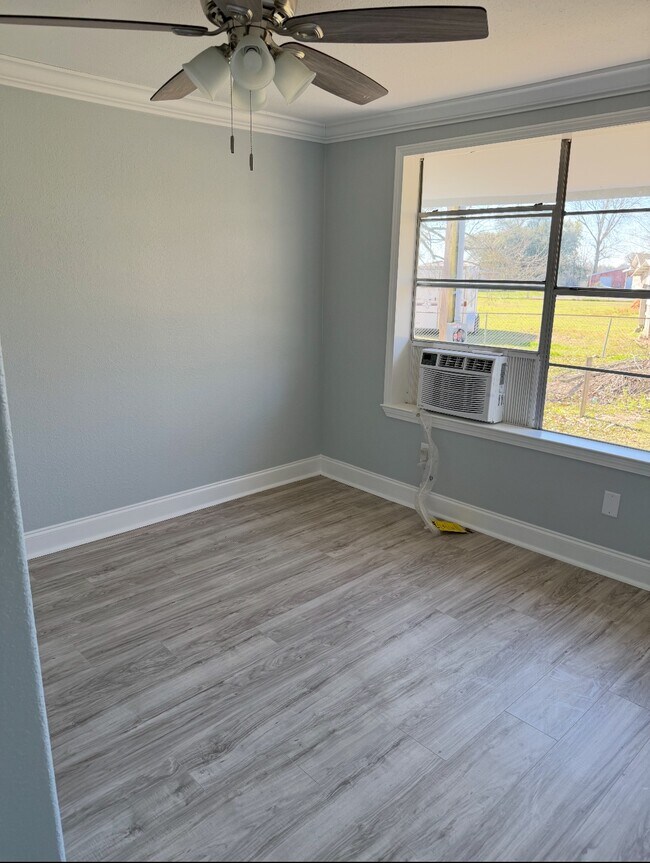 Building Photo - 6105 Hill Rd