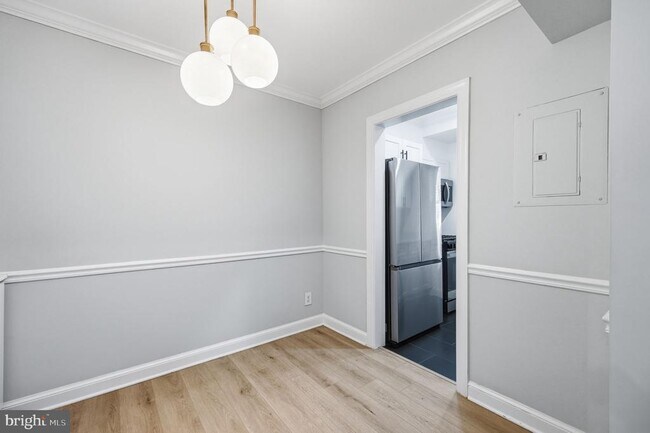 Building Photo - 906 S Washington St