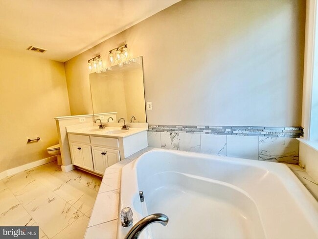 Building Photo - 15519 Exmore Ct