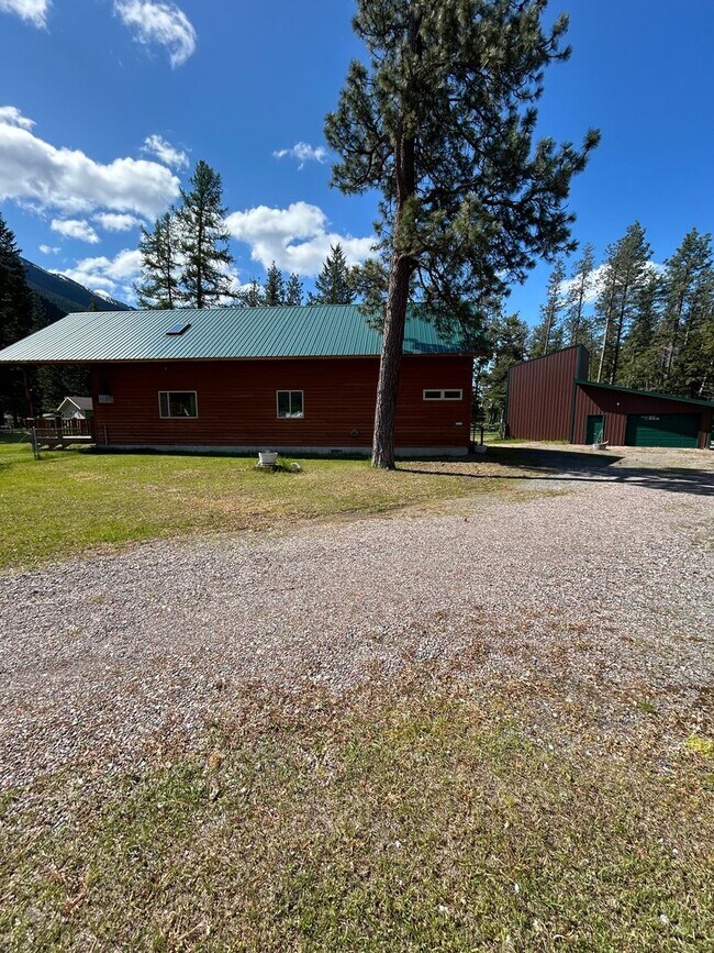 Building Photo - Beautiful 3 Bed, 2 Bath Home in Columbia Falls, MT - Close to Glacier National Park