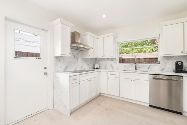 Building Photo - 439 28th St