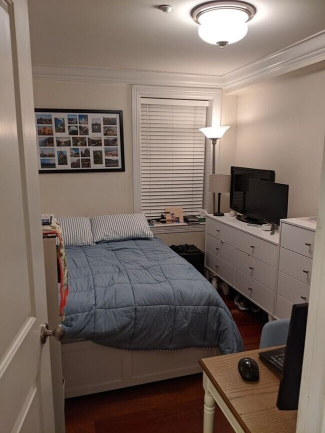 Building Photo - SEPTEMBER 1 North End 2 bedroom