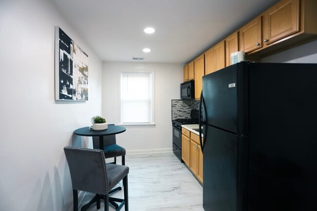 Kitchen - 6107 Parkway Dr
