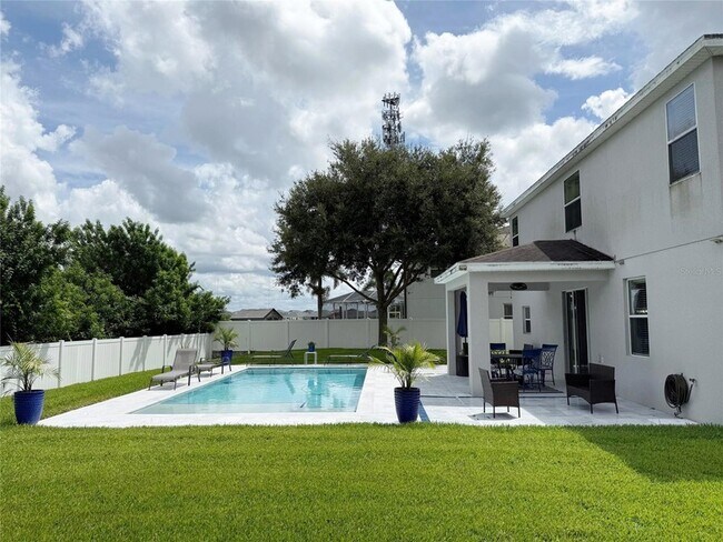 Building Photo - 12236 Fairlawn Dr