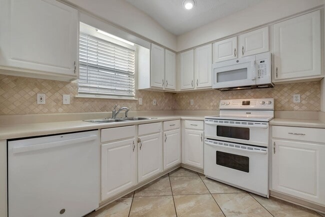 Building Photo - NE Tallahassee Home in the Villages at Maclay