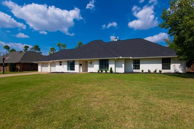 Primary Photo - 3025 Regency Ct