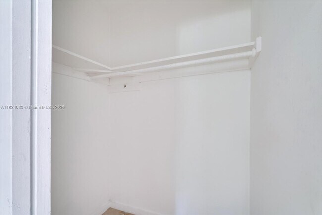 Building Photo - 6930 Rue Versailles Dr