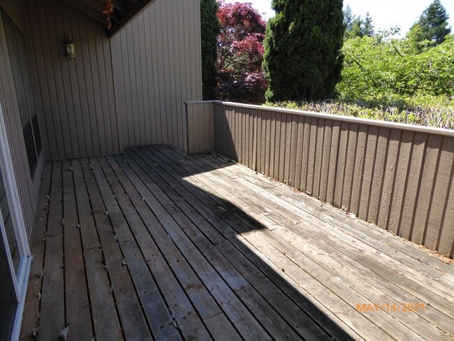 Building Photo - Beautiful Remodeled 4 Bedroom and 2.5 Bathroom Single Family House - Bellevue