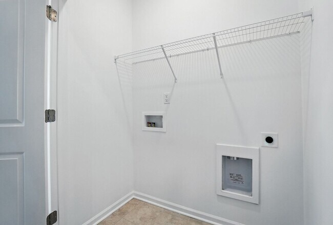 Building Photo - Brand-new three-story townhome in the Univ...