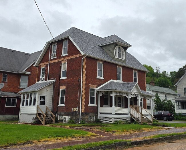 Primary Photo - 499 E High St