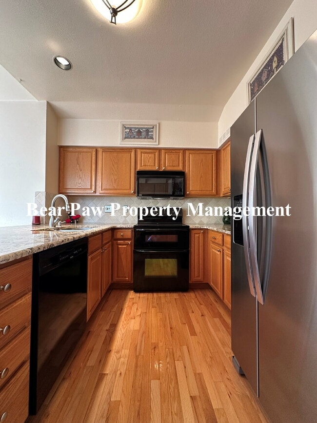 Building Photo - Beautiful Condo in Genesee!!