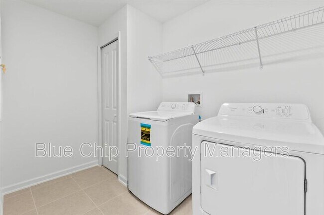 Building Photo - 5131 Magnolia Palm Dr