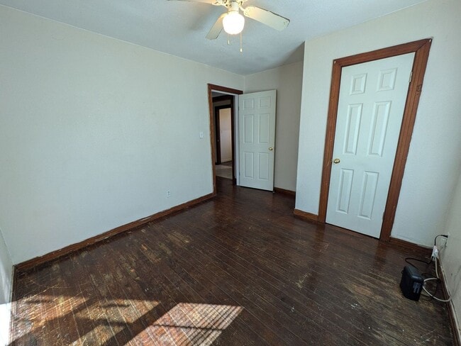 Building Photo - 475 Mitchell St