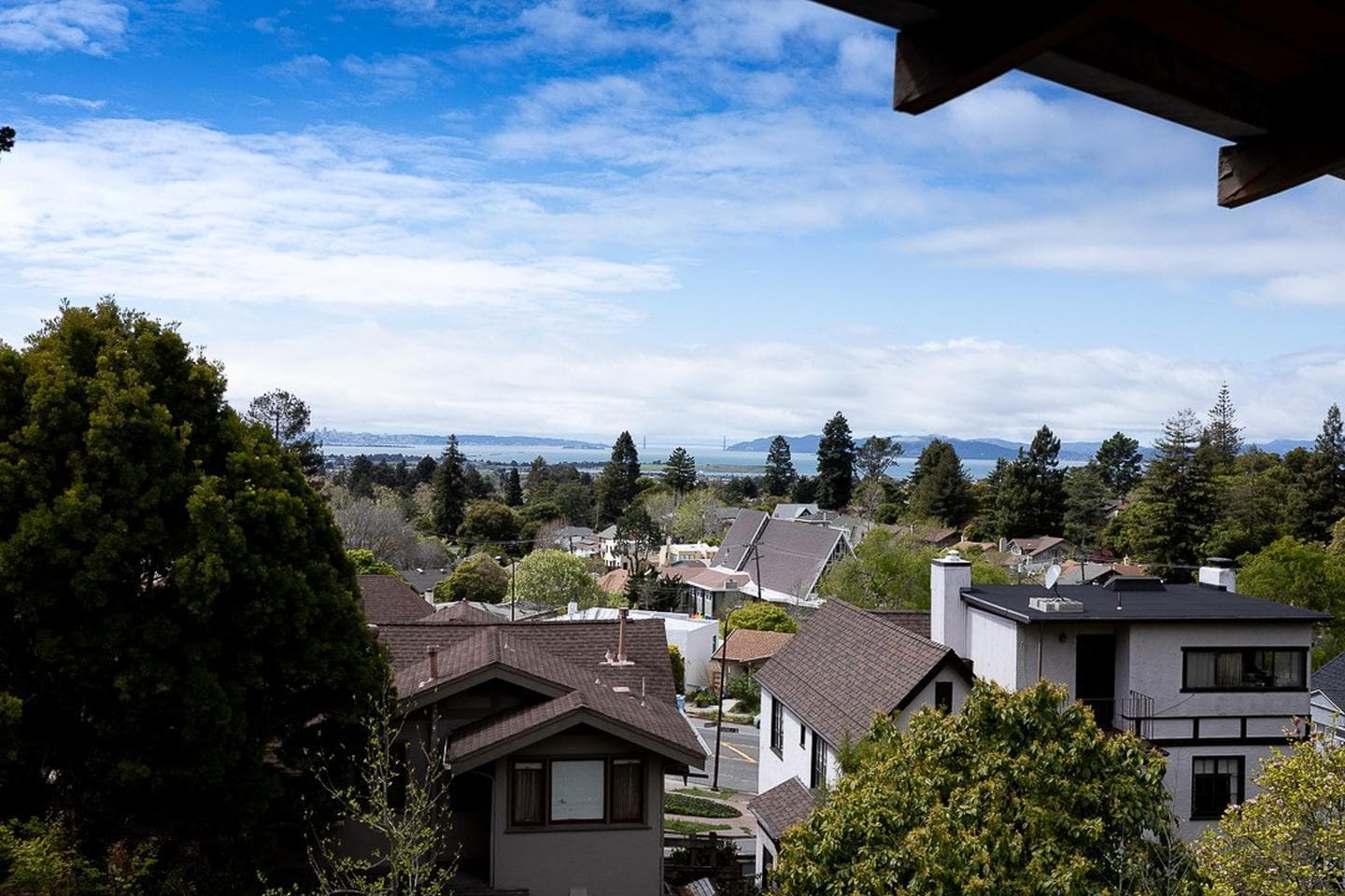 Building Photo - Large North Berkeley gem