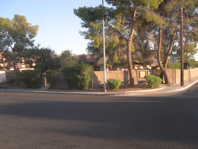 Building Photo - 4310 Caliente St