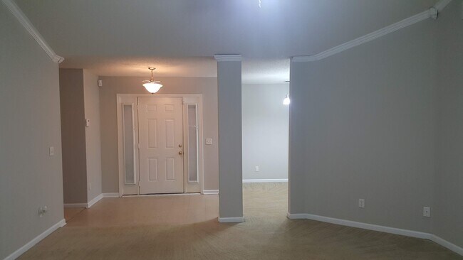 Building Photo - 182 Cherry Laural Lane