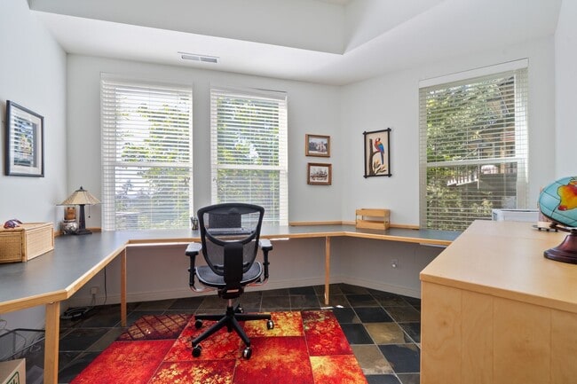 Building Photo - Sleek, spacious 3-bdrm/2.5-bath contemporary in SW Hills. Office, wine cellar, views, near Washin...